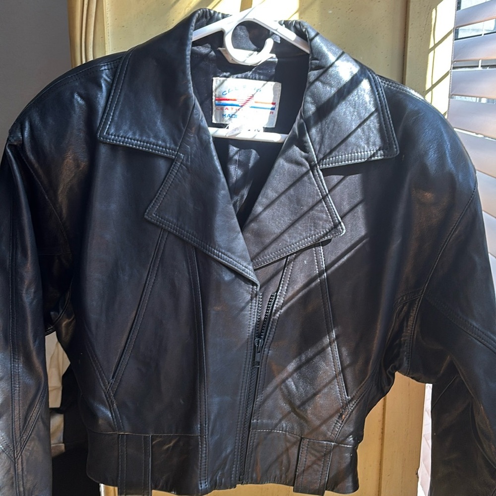 Very soft cropped leather jacket